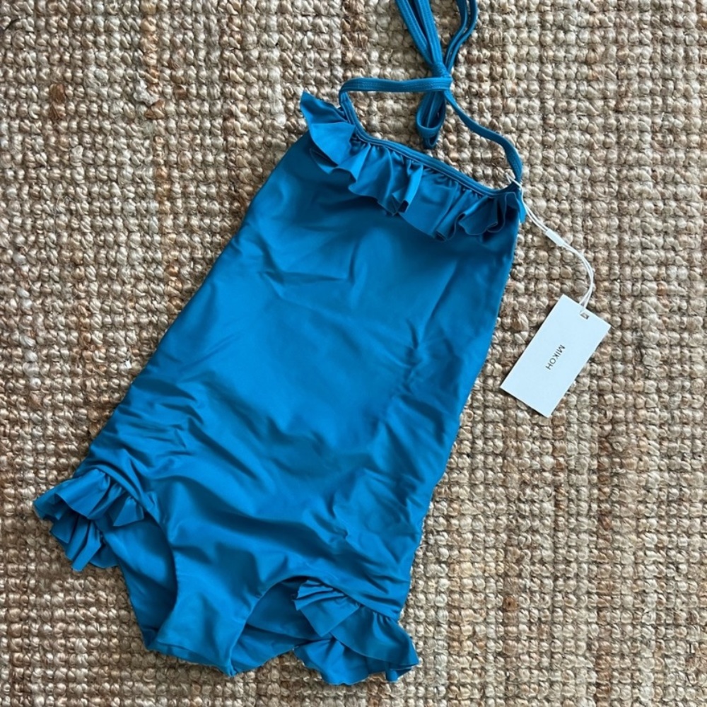 Girls swimsuit